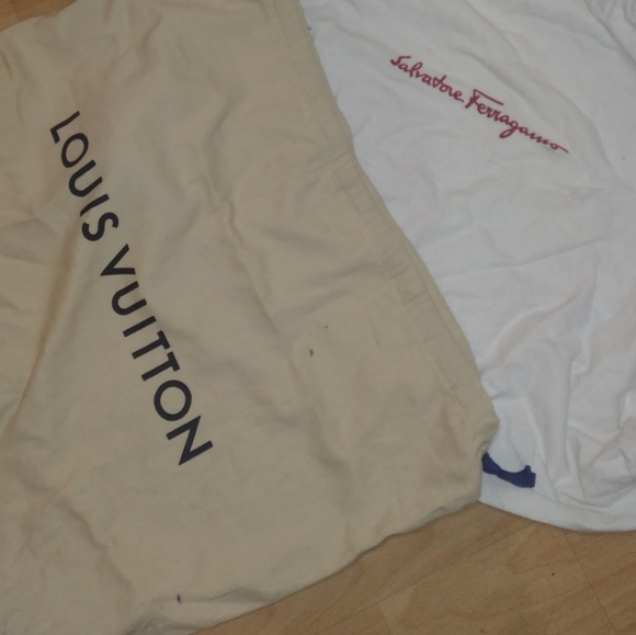 (2)Empty LV boxes w/ shopping bags (1)LV extra large shopping bag (2)dust covers - Picture 4 of 5